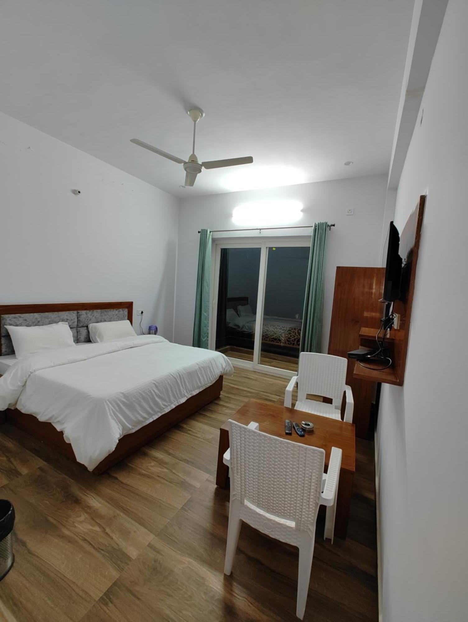 Hotel Anantam Residency Uttarkāshi Oda fotoğraf